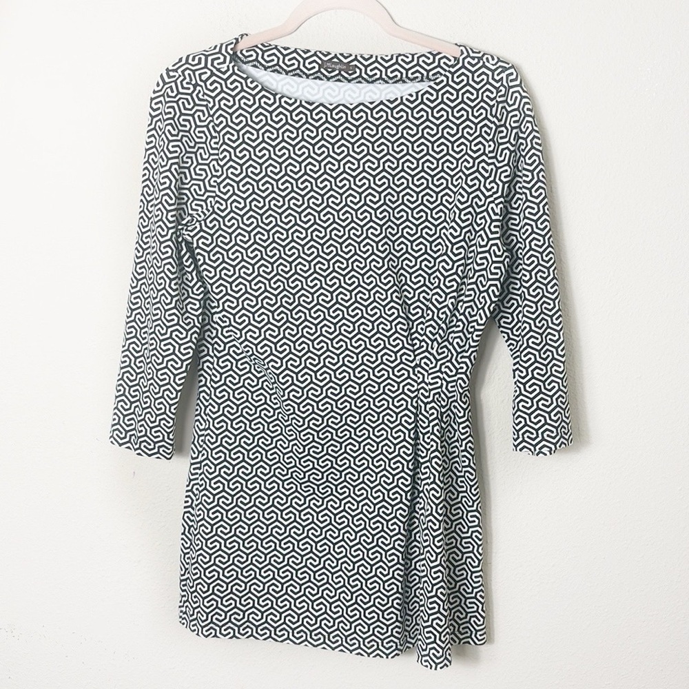 J. McLaughlin Geometric Black White Pattern Blouse Tunic size Small